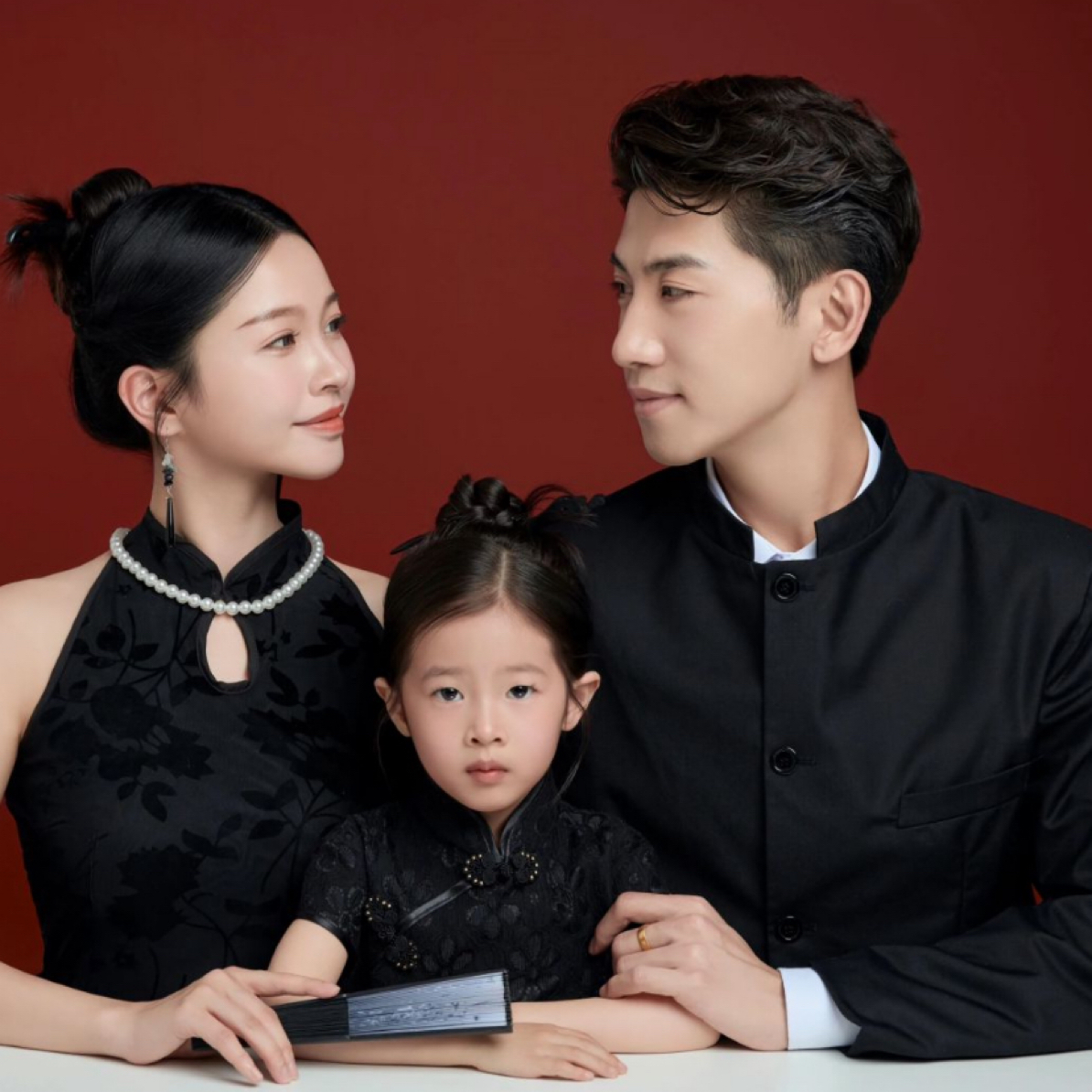 影楼拍照亲子套装 新中式亲子 一家三口