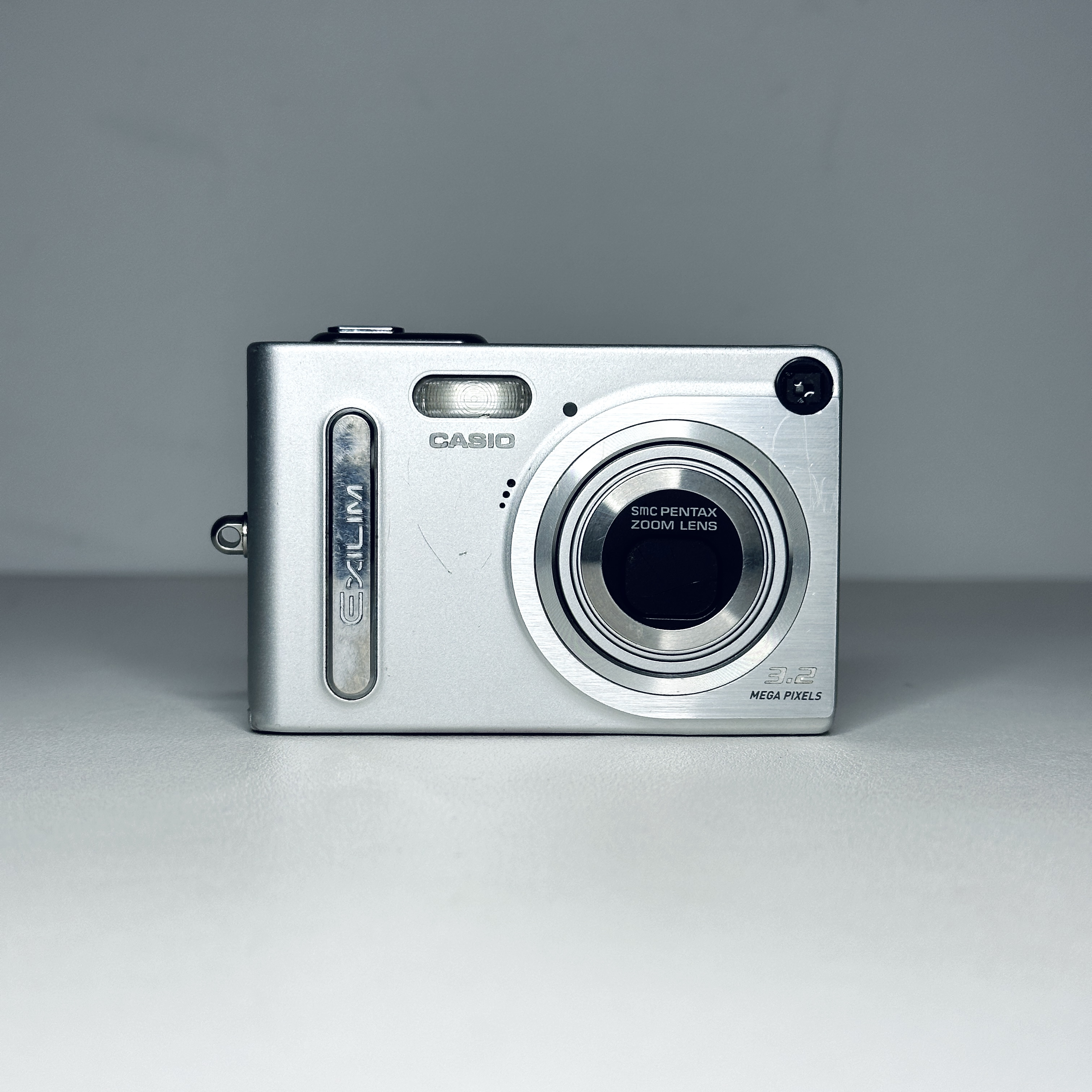 9新 Casio/卡西欧 z3 银色收藏款、功能全好、中古相机