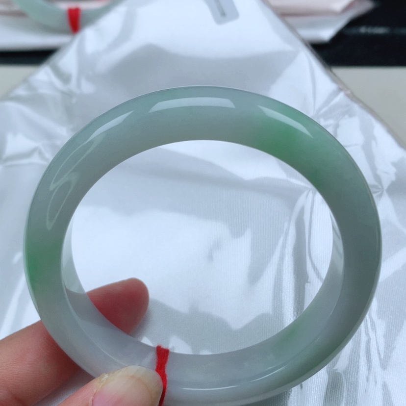 【闪购商品】翡翠手镯未镶嵌时**人