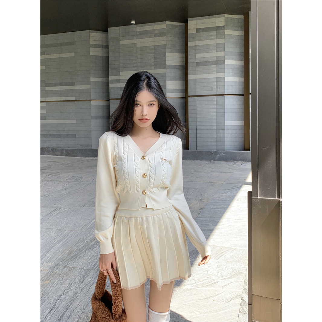 2023年秋季新款女装小香风V领长袖针织开衫百褶半身短裙两件套ins