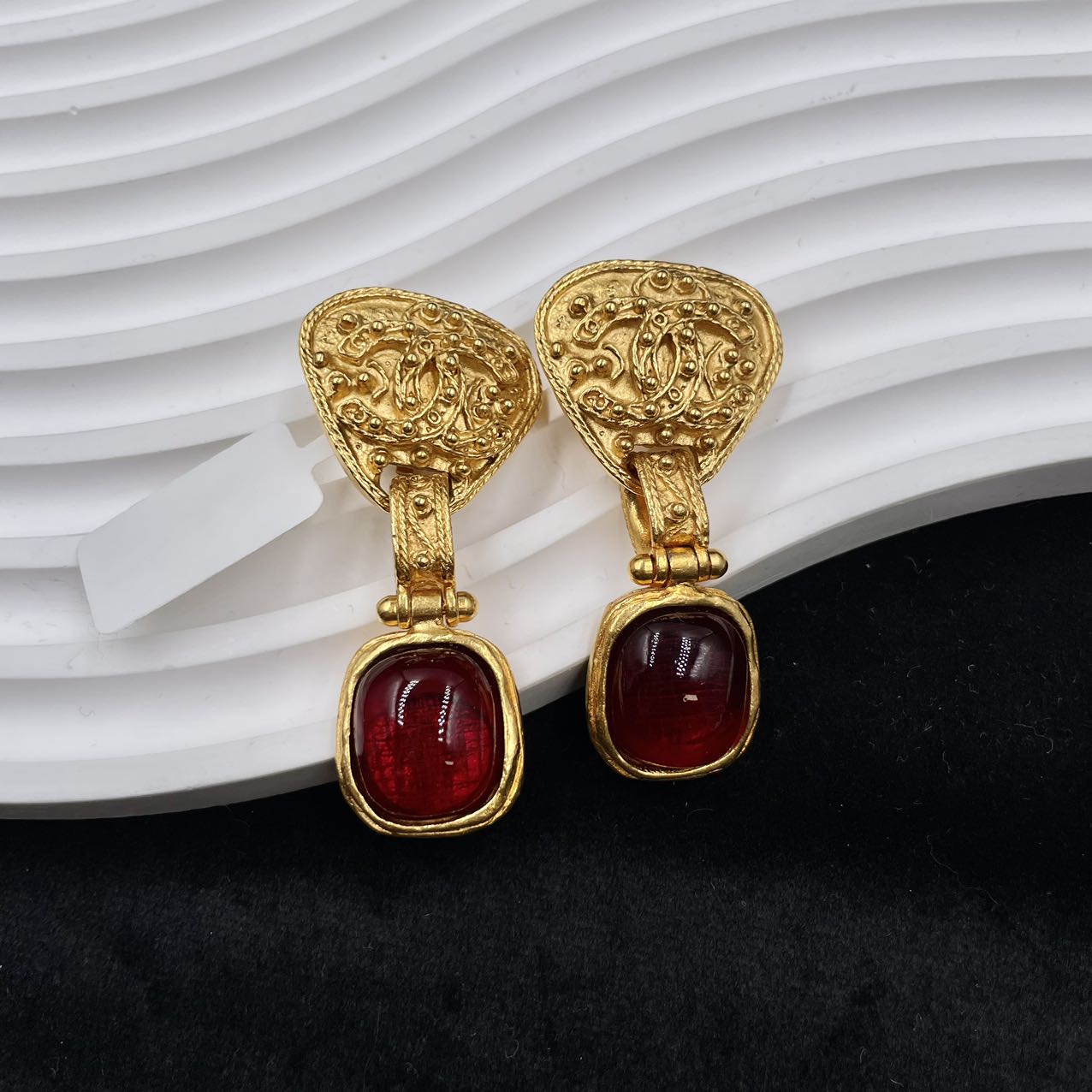 95新 Chanel/香奈儿 香奈儿葡萄藤琉璃扫肩耳夹/x05380