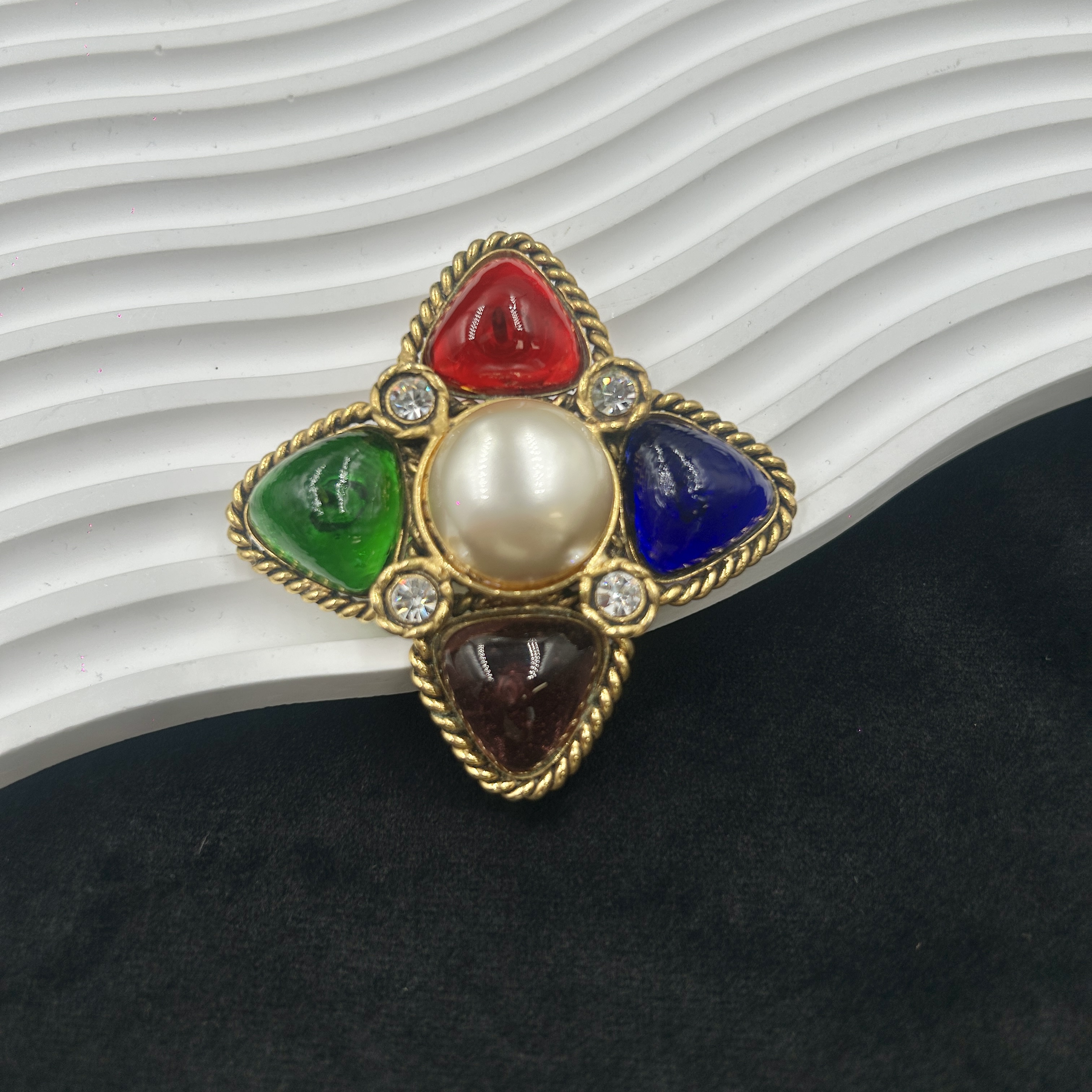 95新 Chanel/香奈儿 香奈儿四色琉璃珠珠胸针/x05249