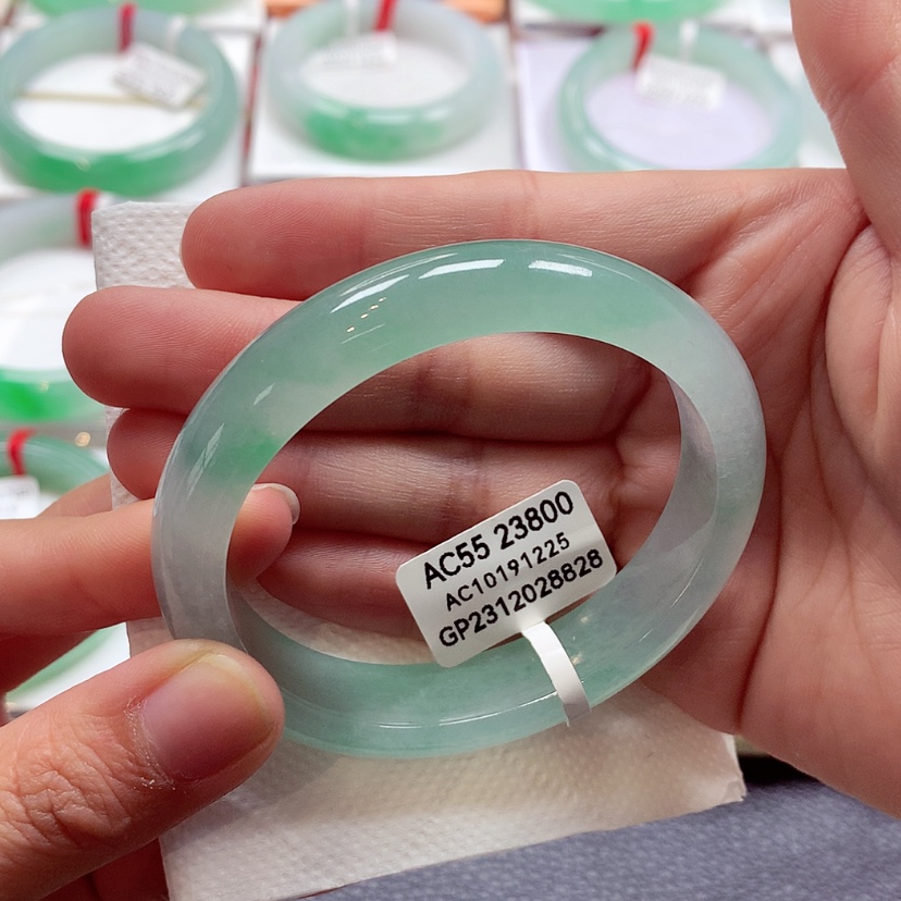 【闪购商品】翡翠手镯（贵妃镯）未镶嵌99