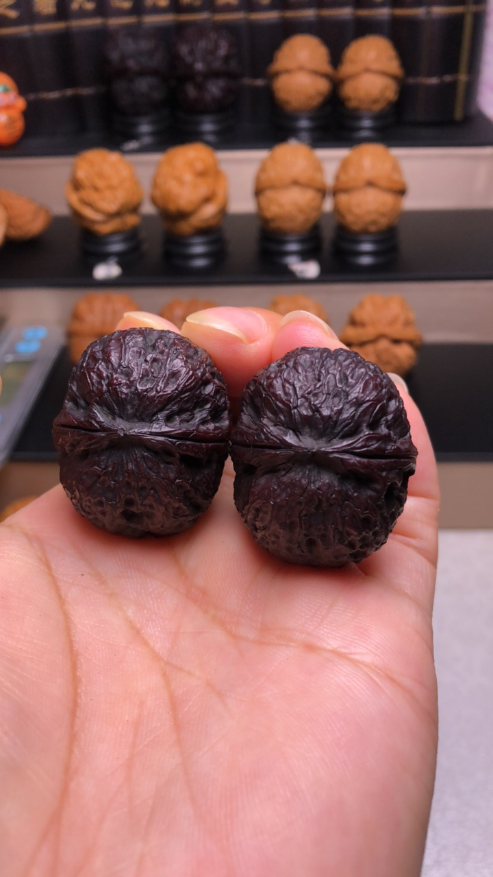 玲珑骰子地闷云南野生铁皮核桃文玩