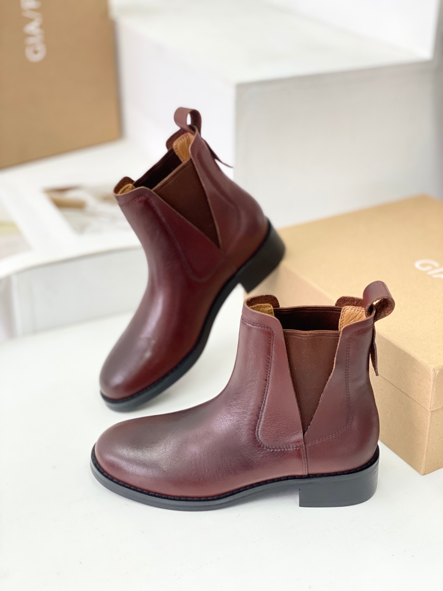 切尔西短靴女舒适保暖新款真皮粗跟瘦瘦靴女短筒靴真皮复古英伦风