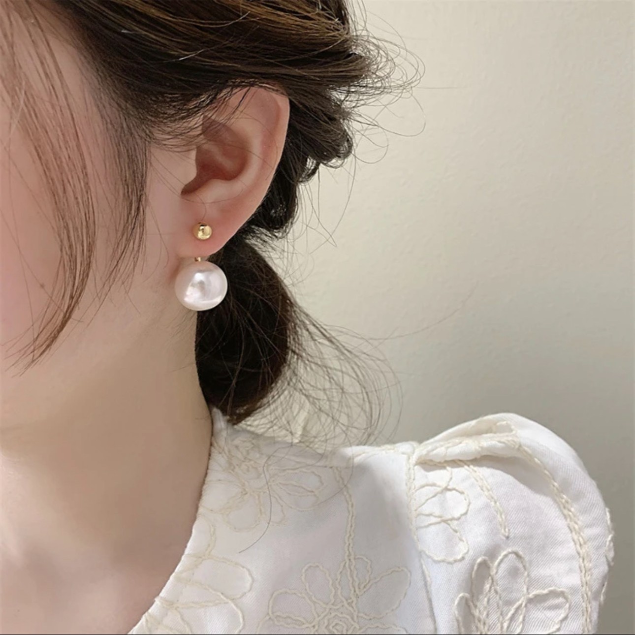 合金仿珍珠耳饰 贝珠潮高级感2023新款耳钉小众设计感耳饰后挂式