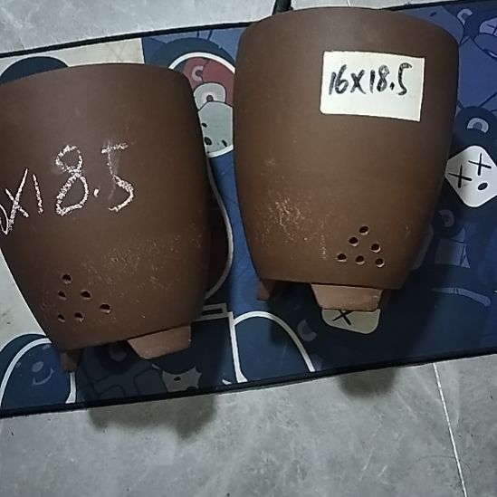 紫砂20CM（含）-50CM（不含）三角两个紫泥瑕疵