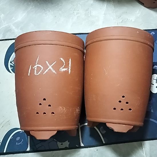 紫砂20CM（含）-50CM（不含）红泥三线两个瑕疵