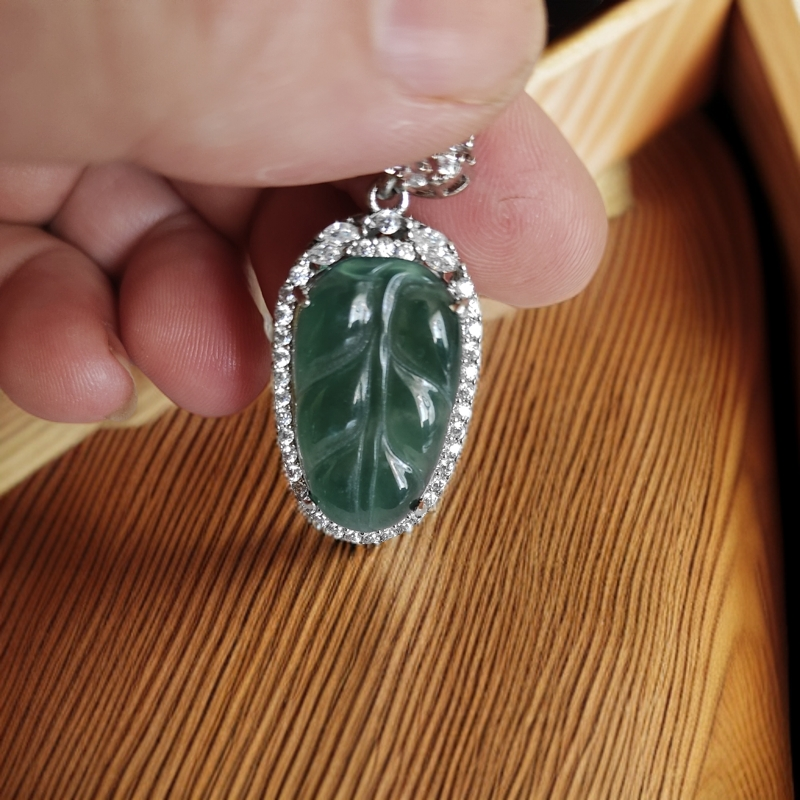 天然翡翠A货，翡翠镶嵌款叶子