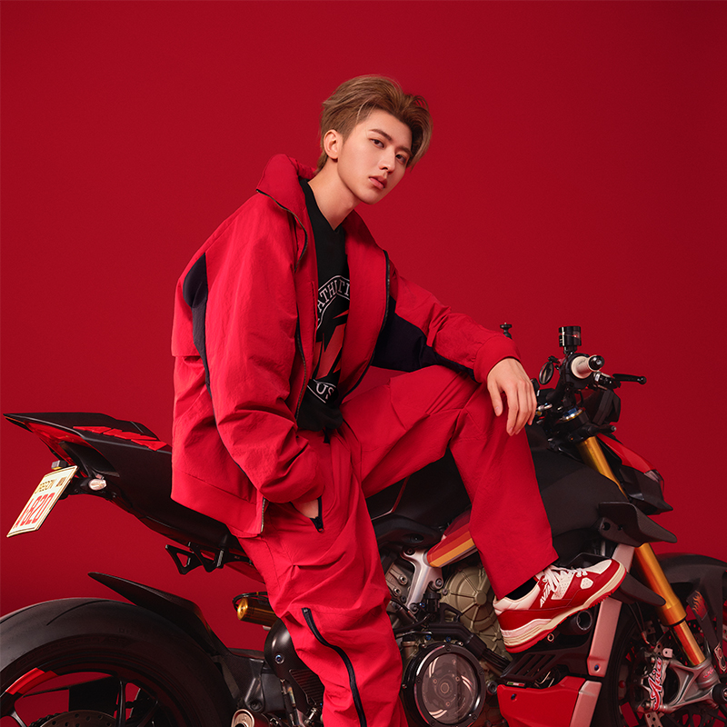 【蔡徐坤同款】AVIA爱威亚梭织外套户外运动休闲保暖秋冬防风外套