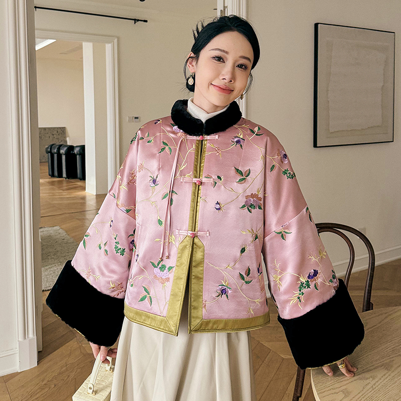 新中式国风盘扣皮毛一体外套女2024冬新款两面穿刺绣皮草