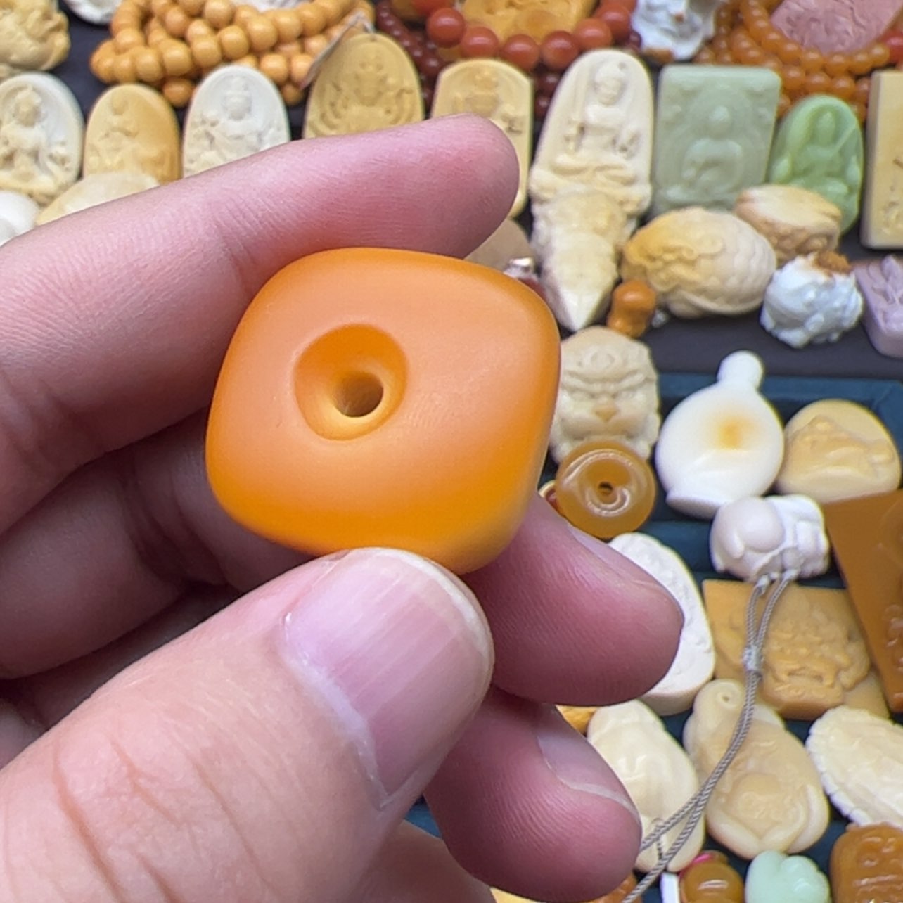 【闪购商品】石英质玉配饰未镶嵌赤*