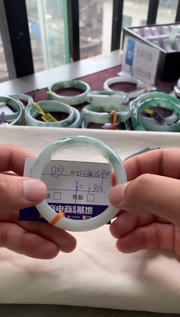【闪购商品】翡翠手镯未镶嵌32