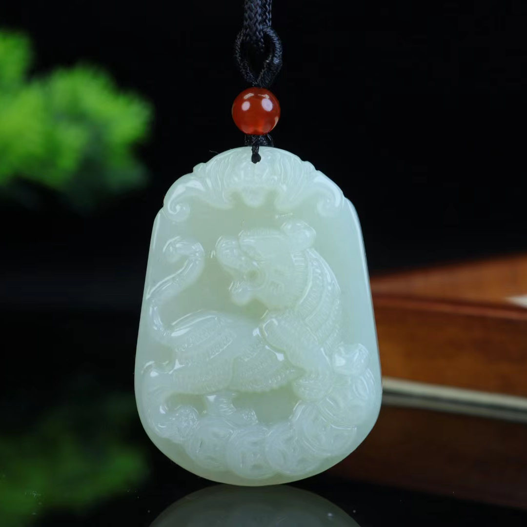天然和田玉生肖吊坠属相鼠牛虎兔龙蛇马羊猴鸡狗猪本命年情侣玉牌