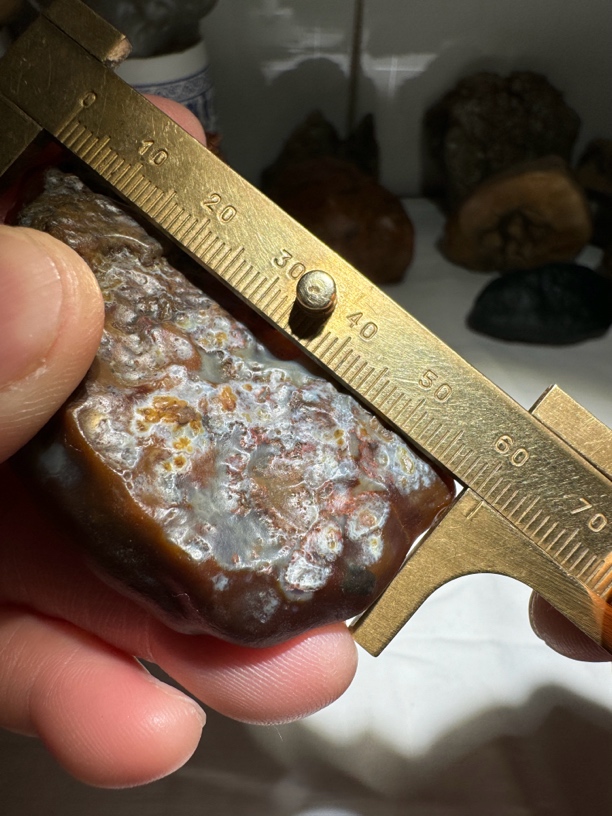 阿拉善银根早期地表原石 酒红色