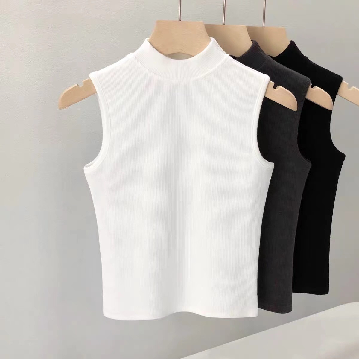 百搭显瘦-半高领无袖背心