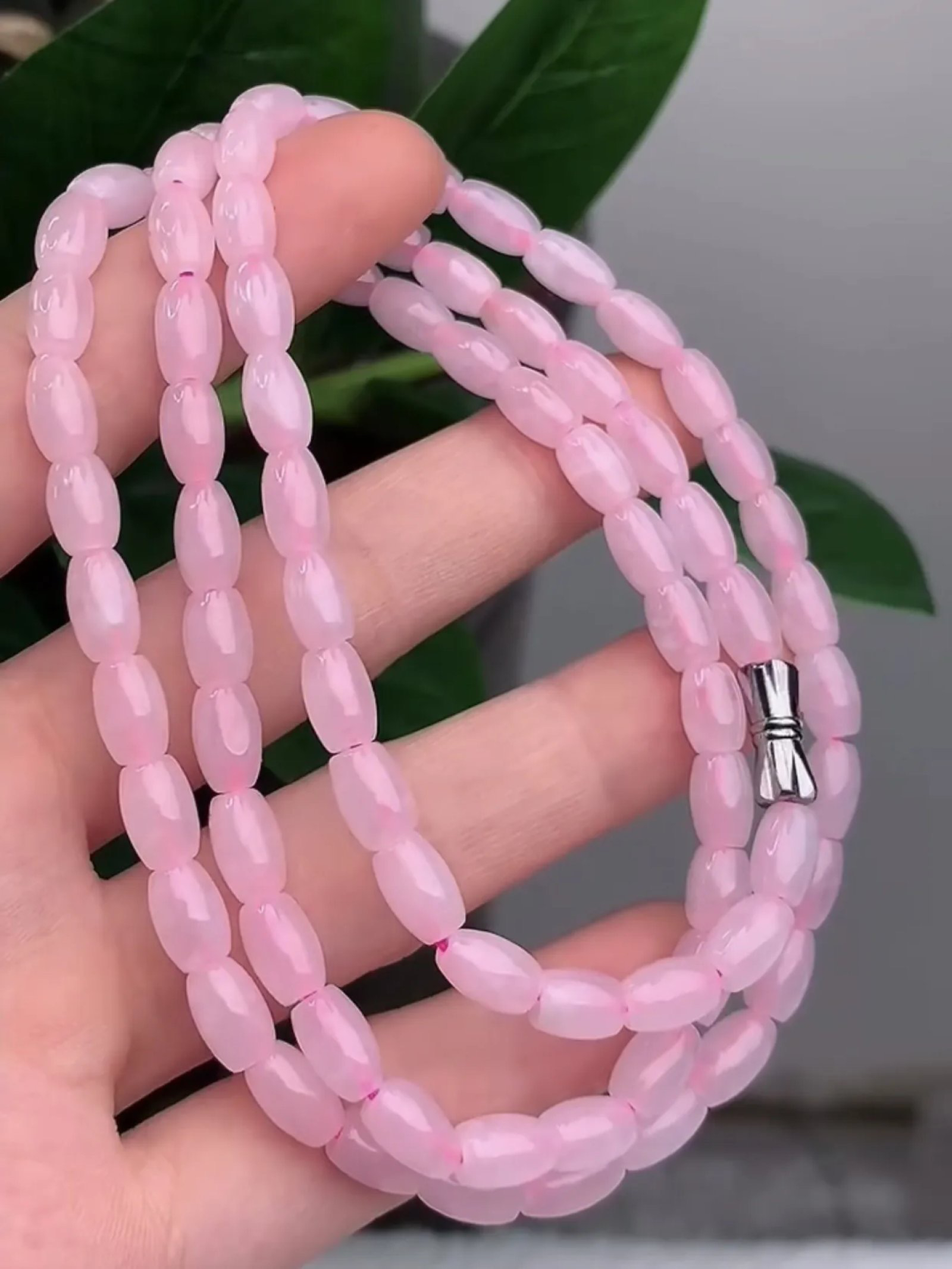 缅甸天然A货翡翠，冰糯种紫罗兰项链，有纹介意勿拍。