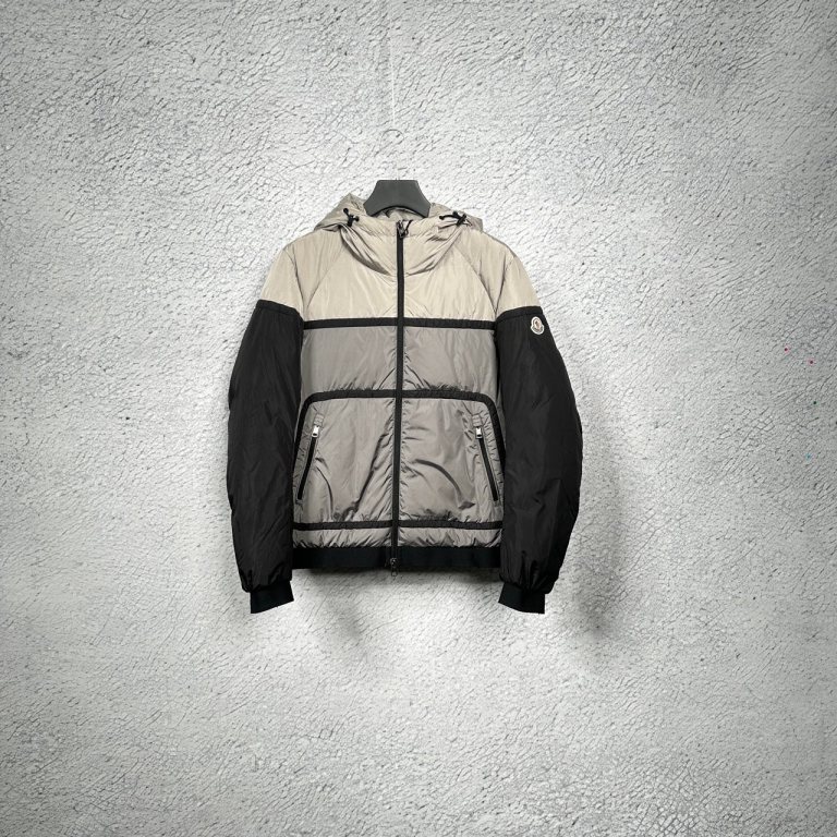 99 Moncler 蒙口/盟可睐 黑白灰拼色连帽羽绒服外套/3码