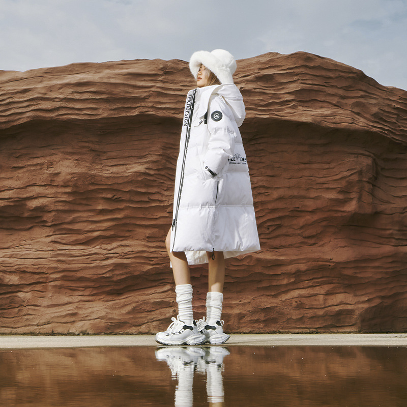 潮牌冬天白鸭绒厚实保暖羽绒服女新款长款过膝棉衣D30760