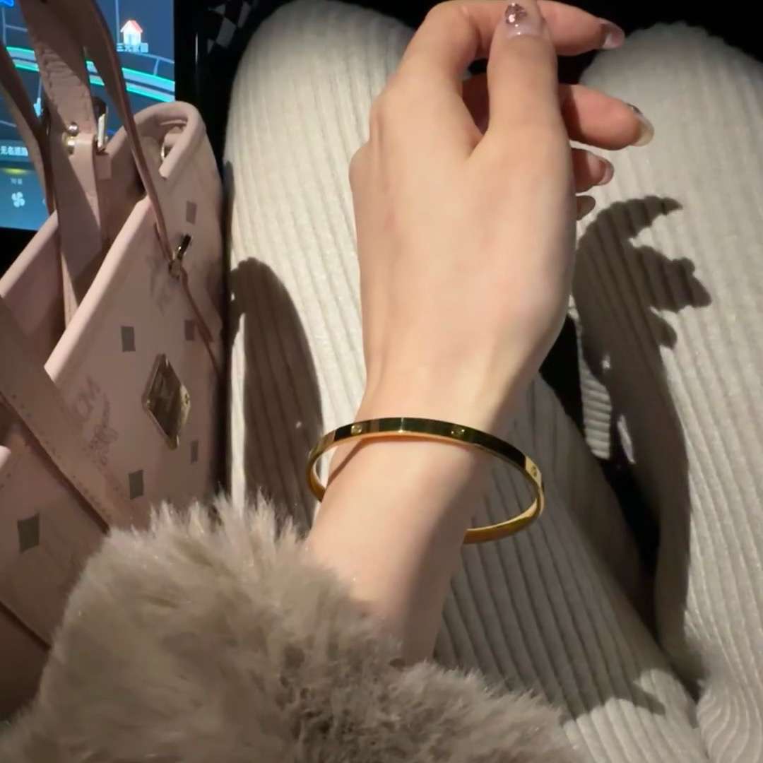 钛钢手镯 洗手洗澡不用摘经典镶钻开口卡扣手镯显白J106