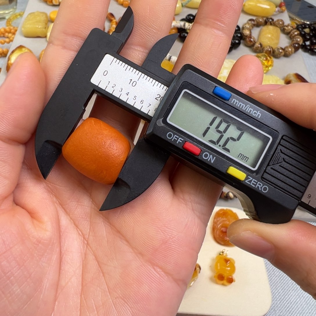 蜜蜡裸石未镶嵌蜜蜡