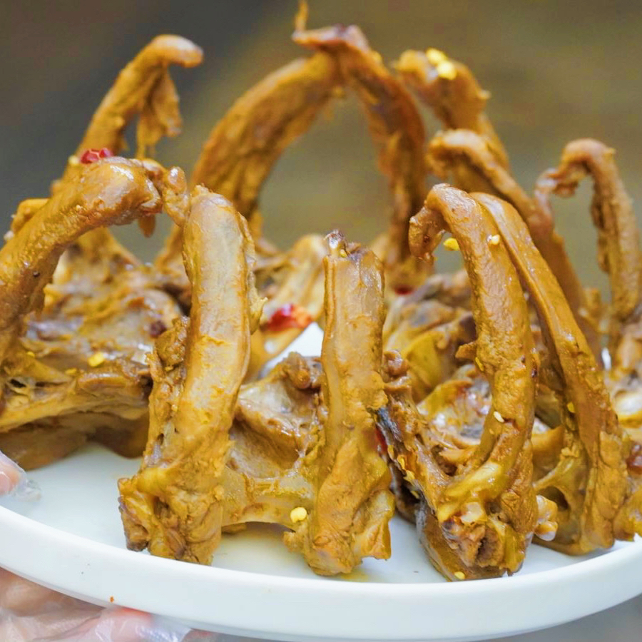 酱板鸭架  微辣鸭锁骨软烂入味鸭架卤味卤香网红零食开袋即食