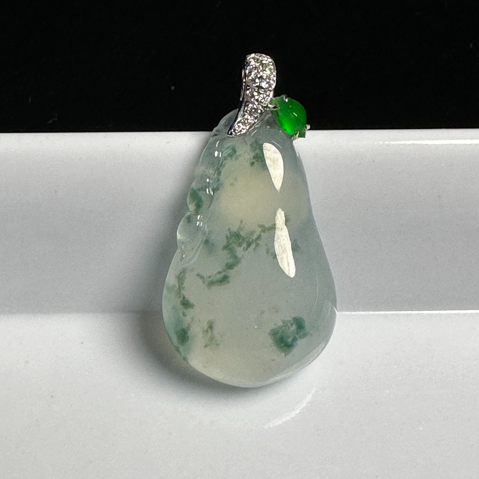 缅甸翡翠福瓜吊坠冰透雕刻挂坠女士精美高冰种精雕平安无事气质，，