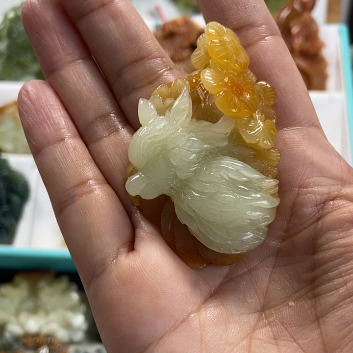 蛇纹石玉颈饰未镶嵌