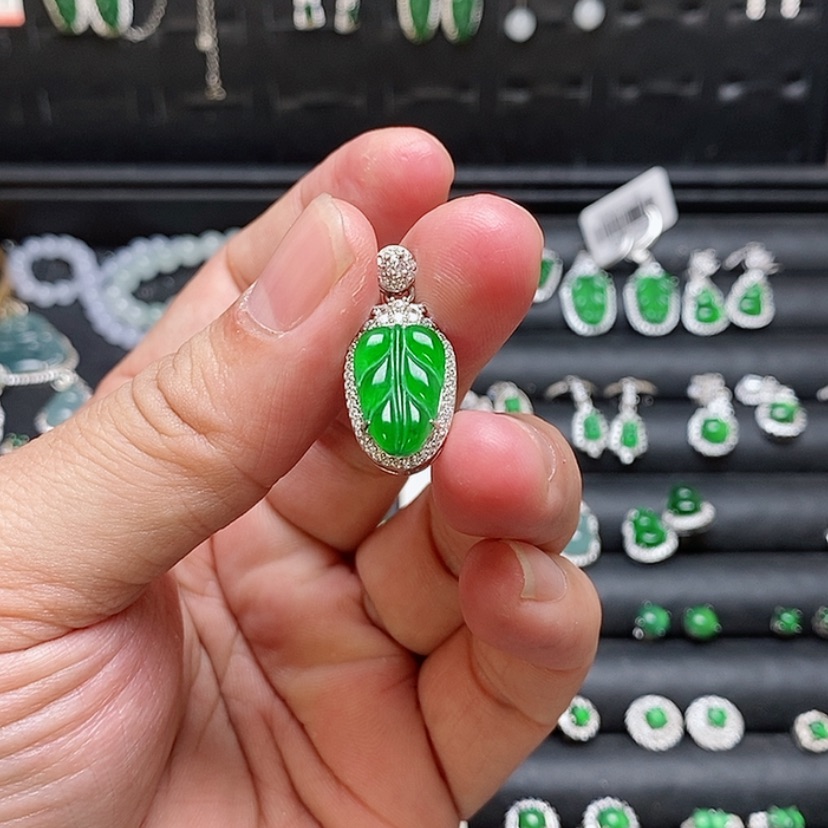 【闪购商品】翡翠颈饰银S925镶嵌格*～