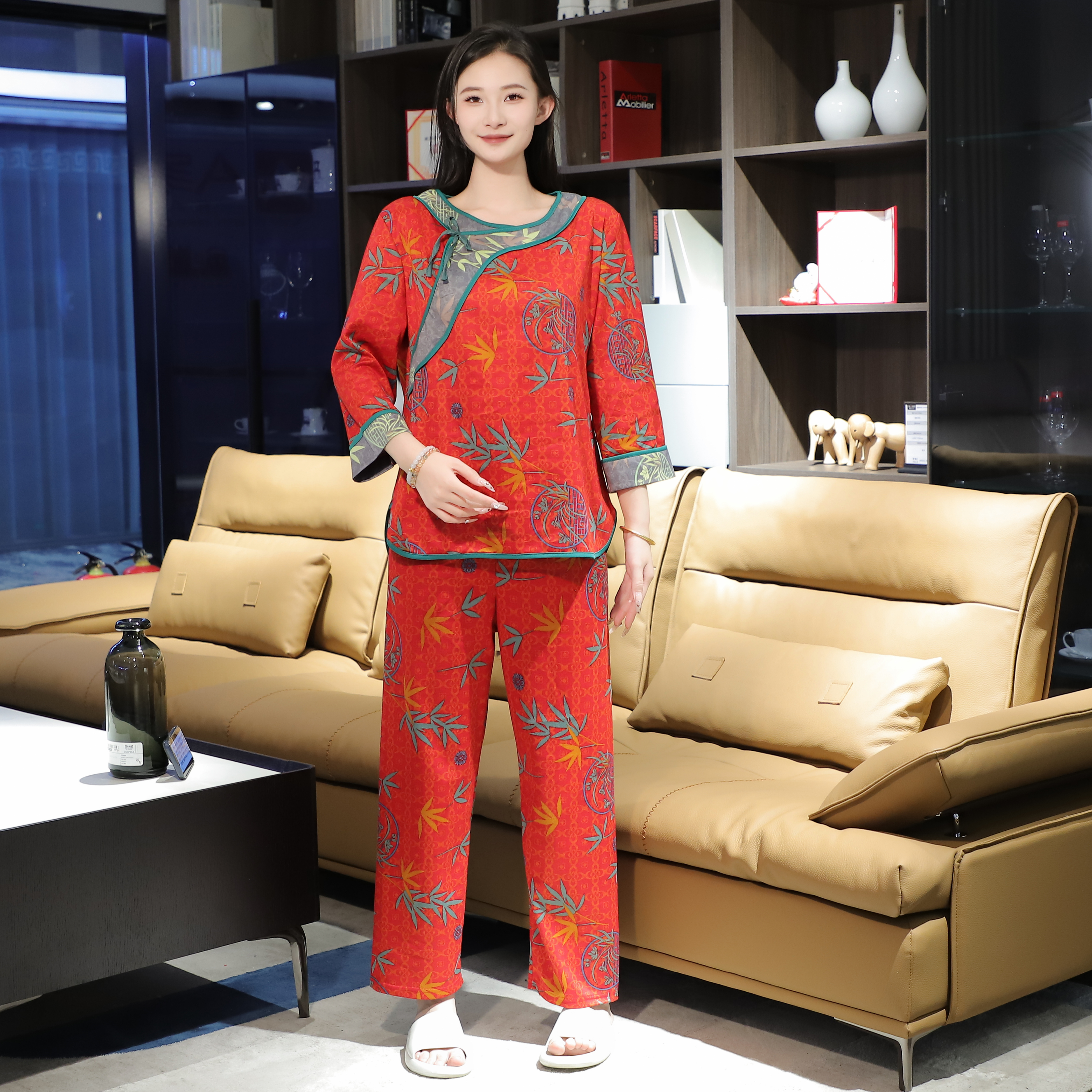 中国风高质高量秋冬季新款德绒大码家居服女士套装睡衣宽松减龄