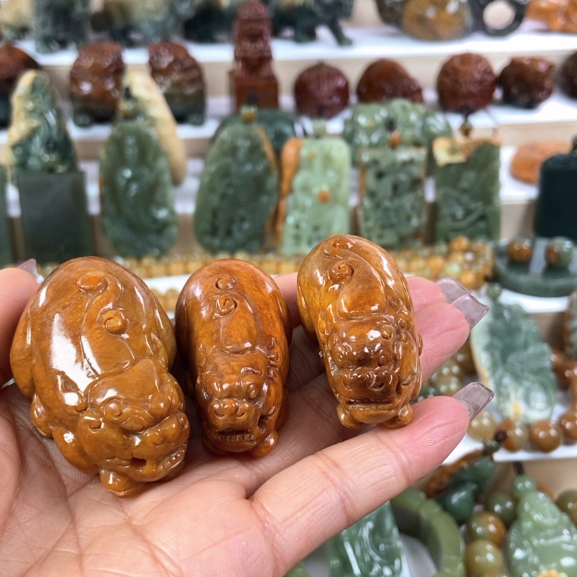 【闪购商品】岫岩河磨玉（透闪石质玉）挂件未镶嵌航****天