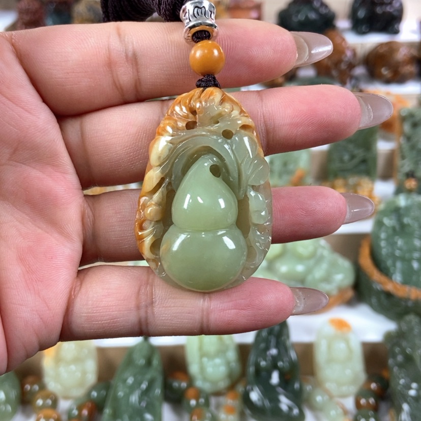 【闪购商品】岫岩河磨玉（透闪石质玉）挂件未镶嵌余****教