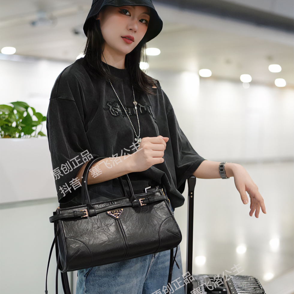 【塞飞洛】休闲百搭女士手提斜跨褶皱法棍女包 WGG-1WB813-1101