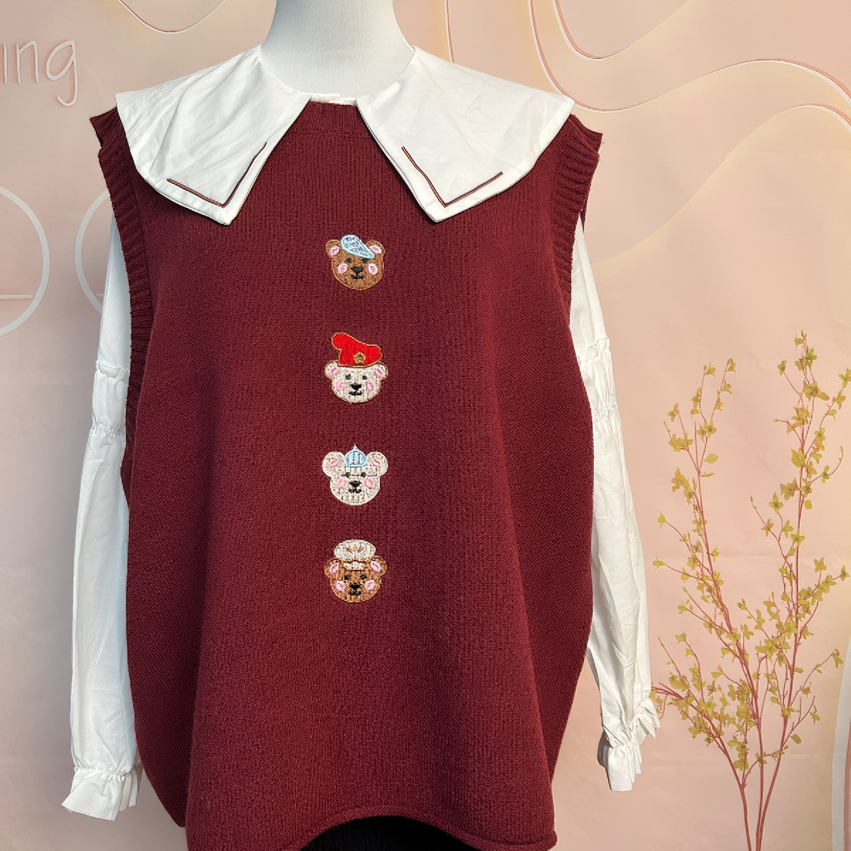 卡通小熊减龄甜美绣花学院风马甲新款时尚红色套头洋气休闲女均码