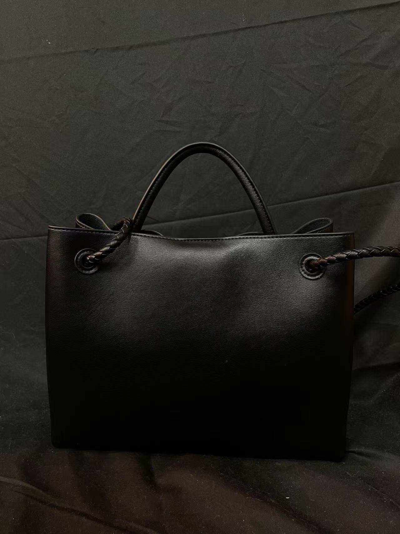 LQ-WITH-QUEEN真皮女包编绳手提黑色