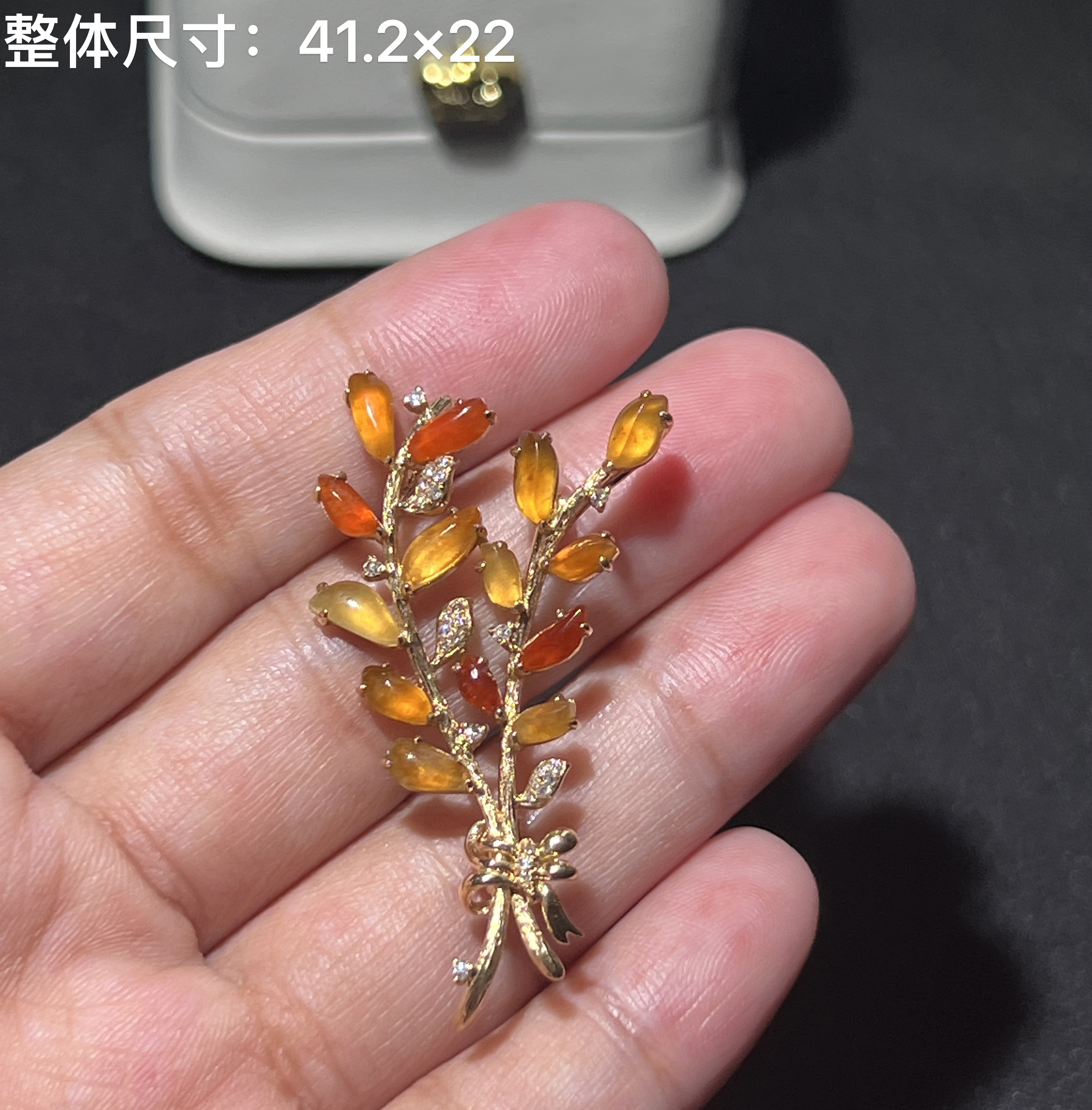 18k金伴钻石镶嵌翡翠红翡黄翡相结合设计款麦穗胸针吊坠两用款