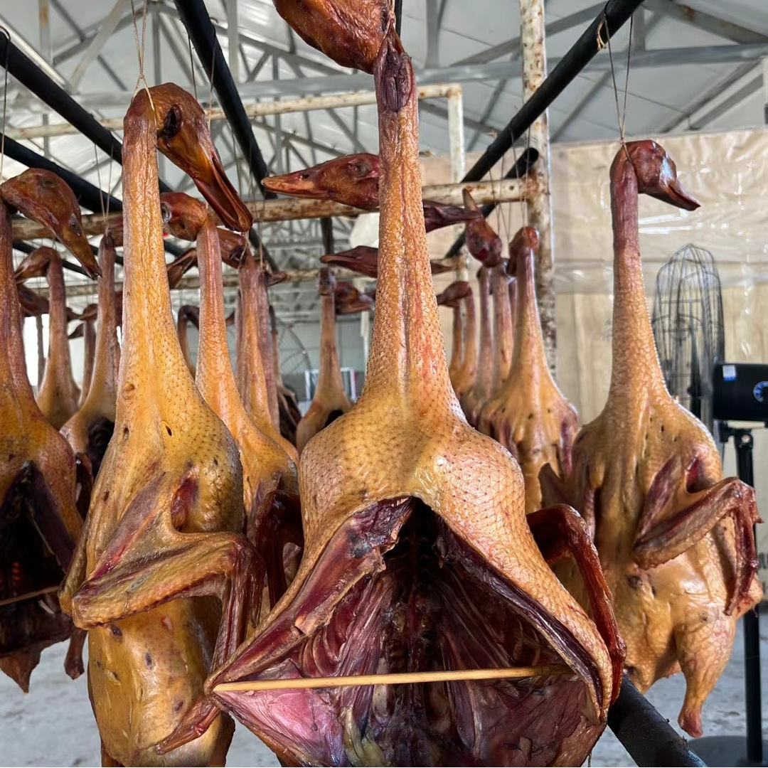 伊犁农家风味果木熏鹅