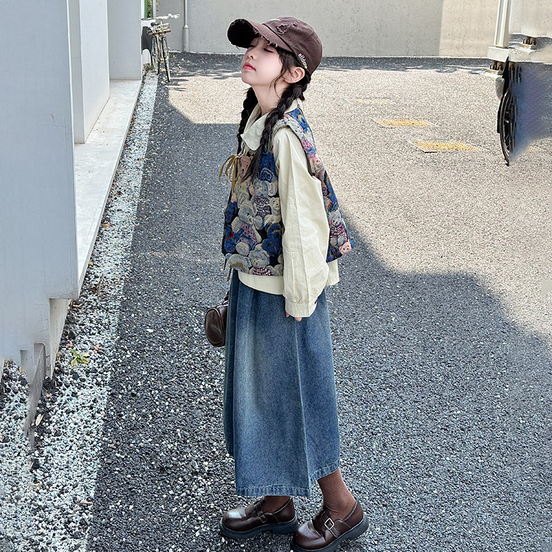 中大童国风三件套装春秋洋气2024新款女童缎面马甲衬衫牛仔裙套装