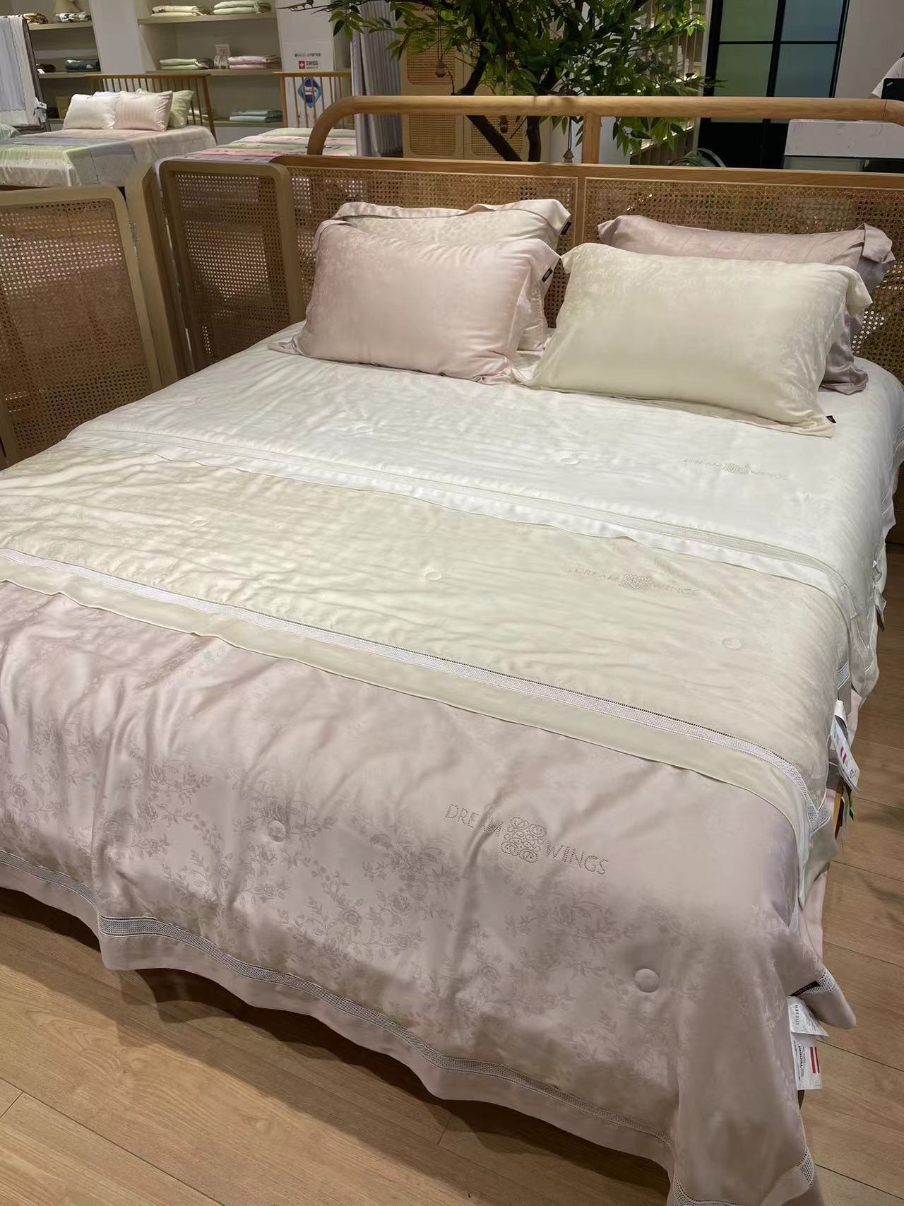 2025新款100支超细旦天丝提花夏被