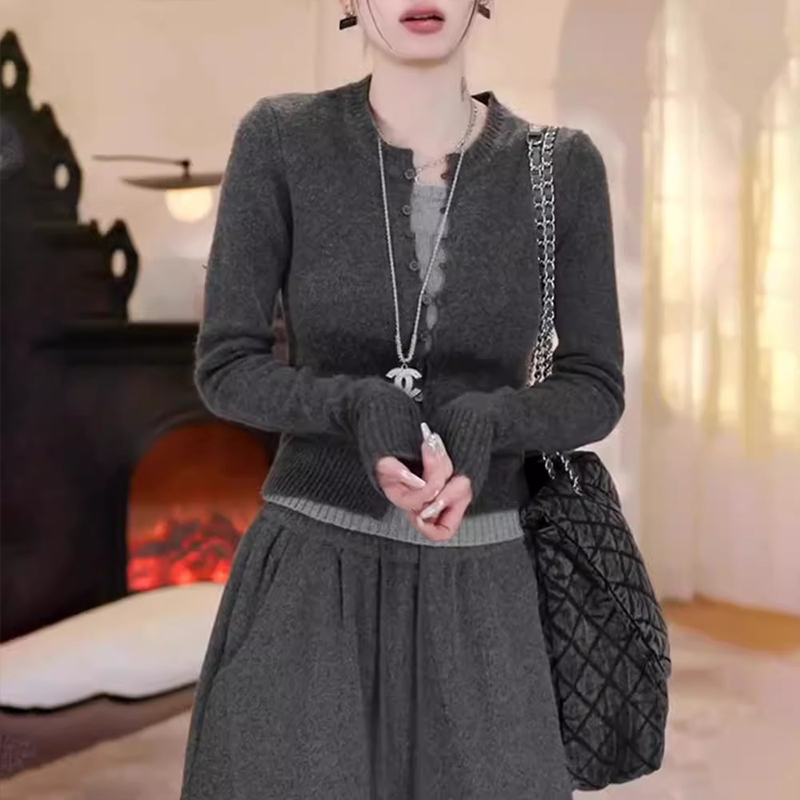 假两件长袖圆领针织衫女士秋冬2025新款时尚洋气拼接打底毛衣上衣