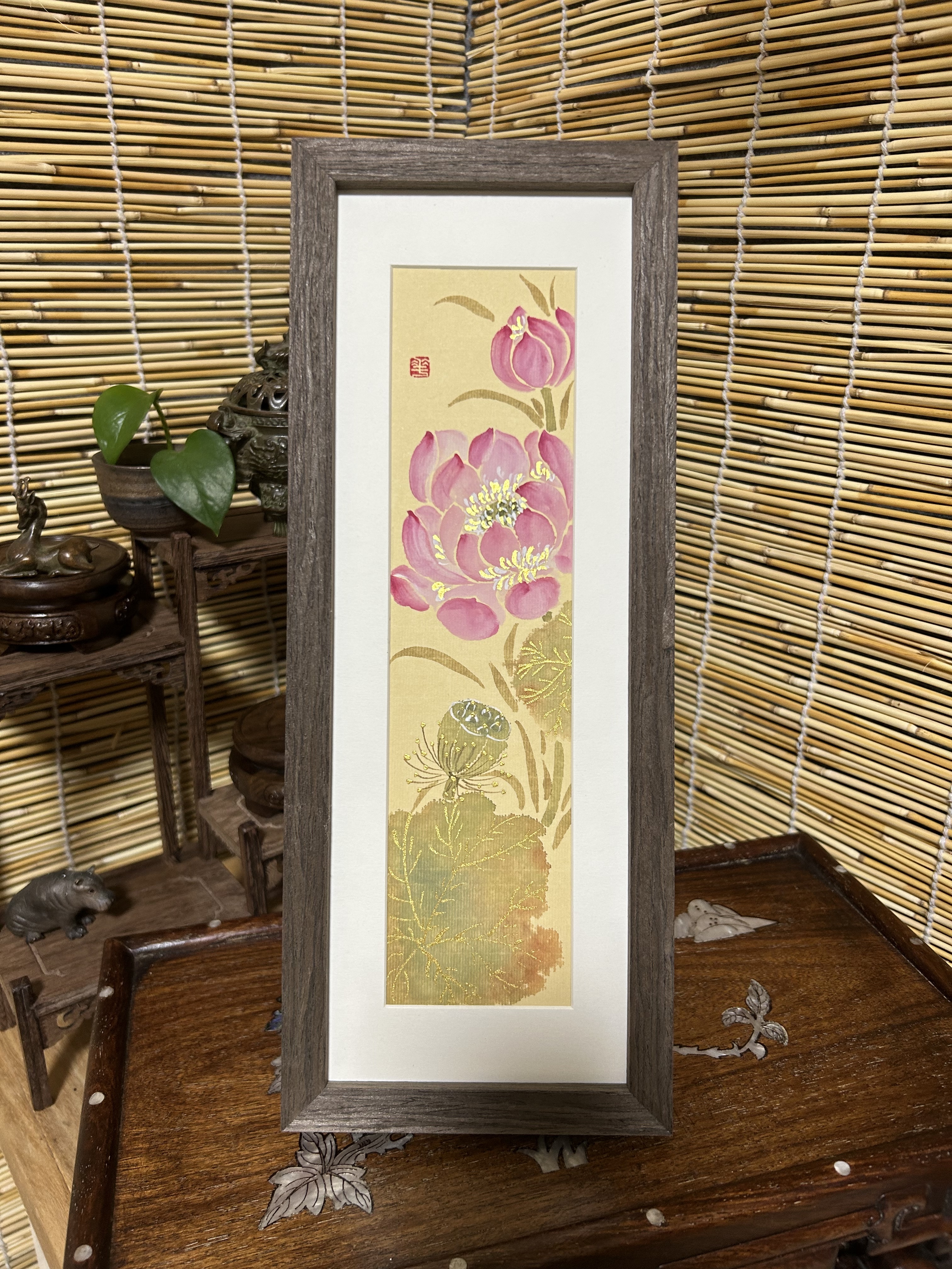 小花纯手绘国画《荷花》 尺寸：34*13.7实木外框