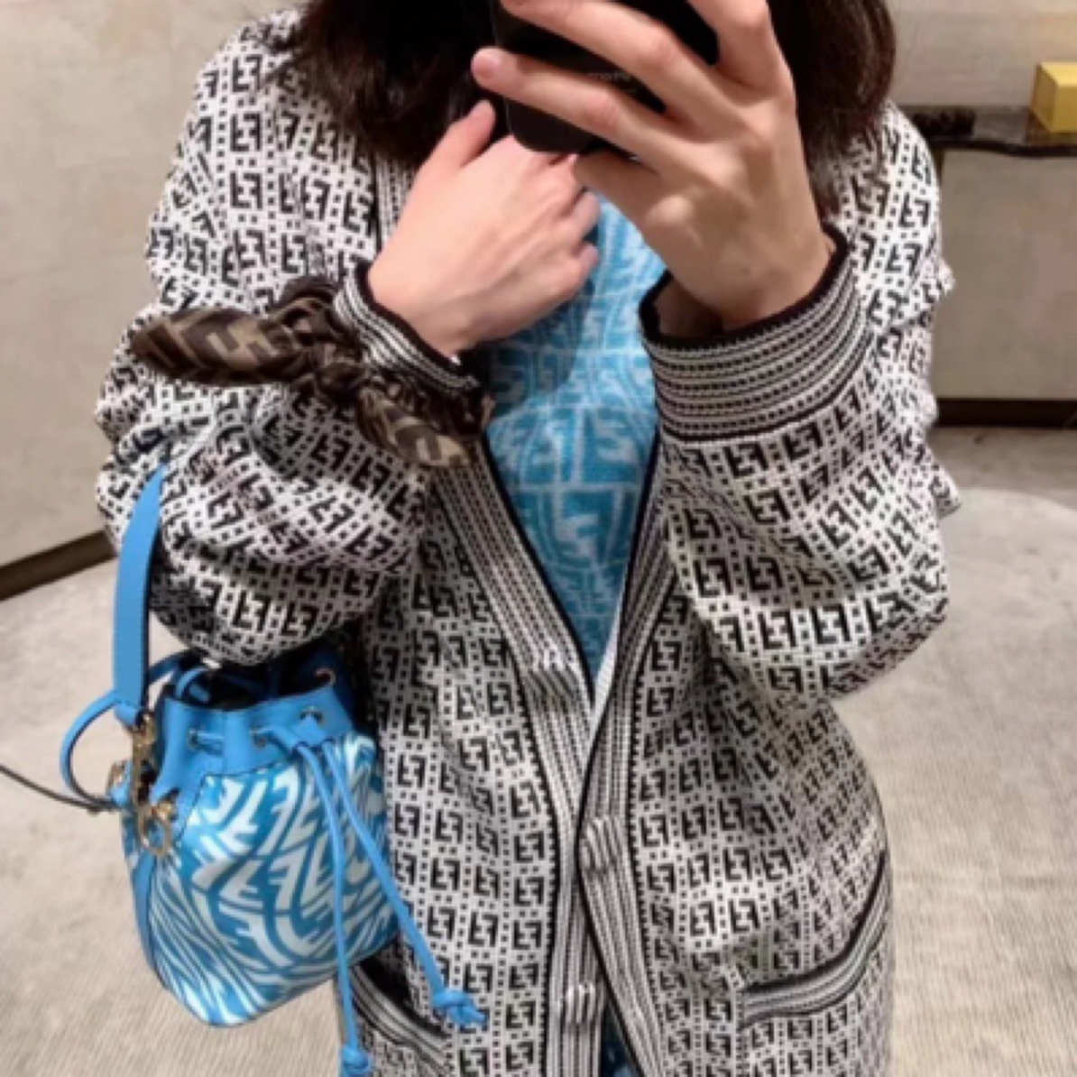 99新 FENDI/芬迪 000689 人造丝休闲宽松针织衫白色 36码