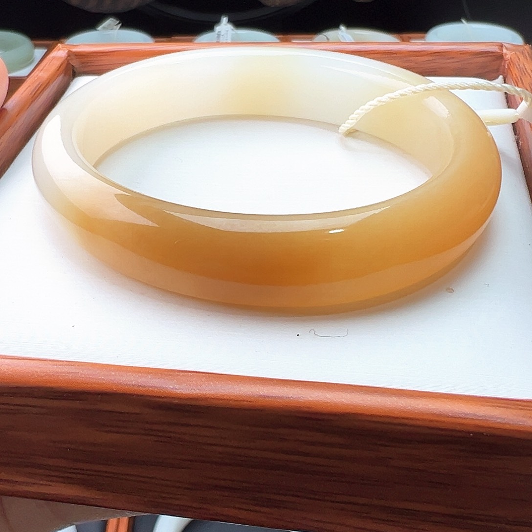 和田玉手镯（贵妃镯）未镶嵌