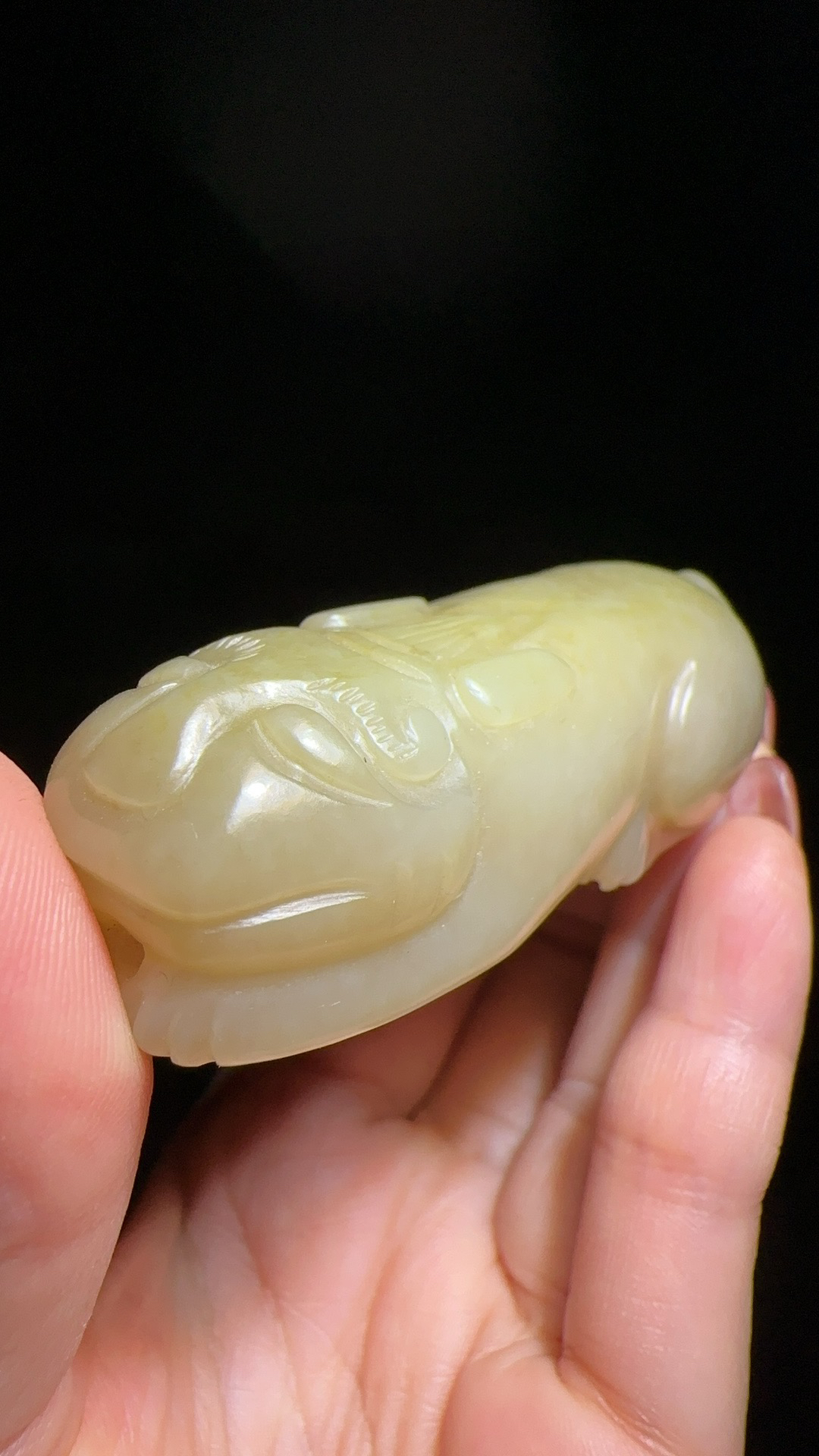 和田白玉瑞兽雕工精湛