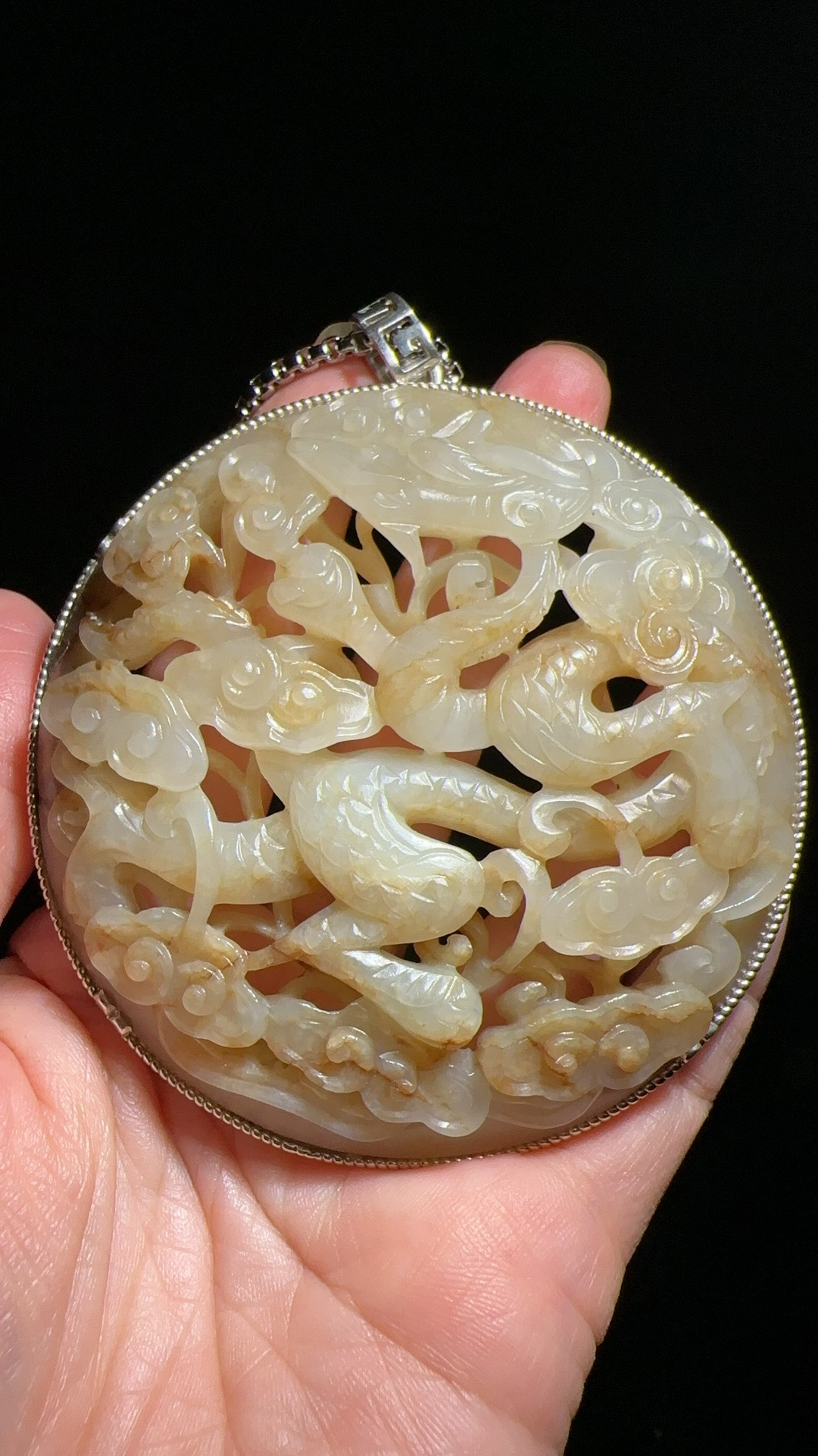 辽金和田白玉镶银龙佩瓦子