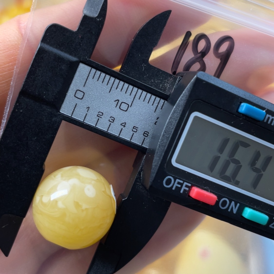 【闪购商品】蜜蜡裸石未镶嵌热****王微瑕