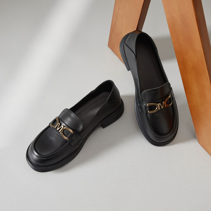 W623-1 春季新款大码女鞋英伦风牛皮圆头平底乐福鞋深口单鞋女