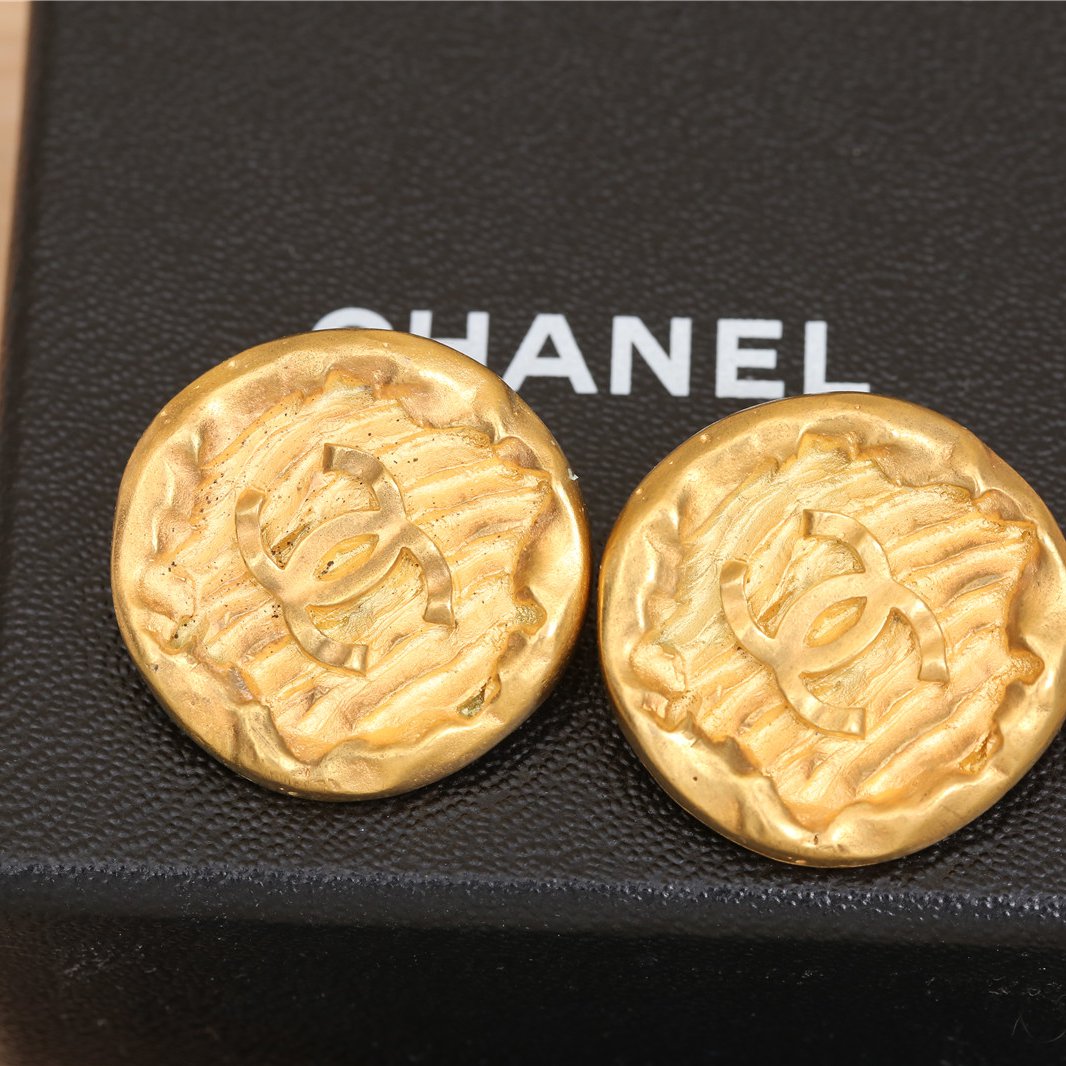95新  CHANEL 中古 双C圆形耳夹 P211319355