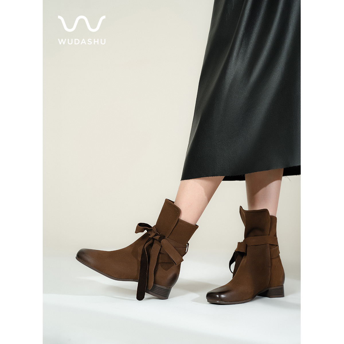 吴大叔2024驱动新款百搭舒适时尚气质圆头低跟中筒短靴女63-219