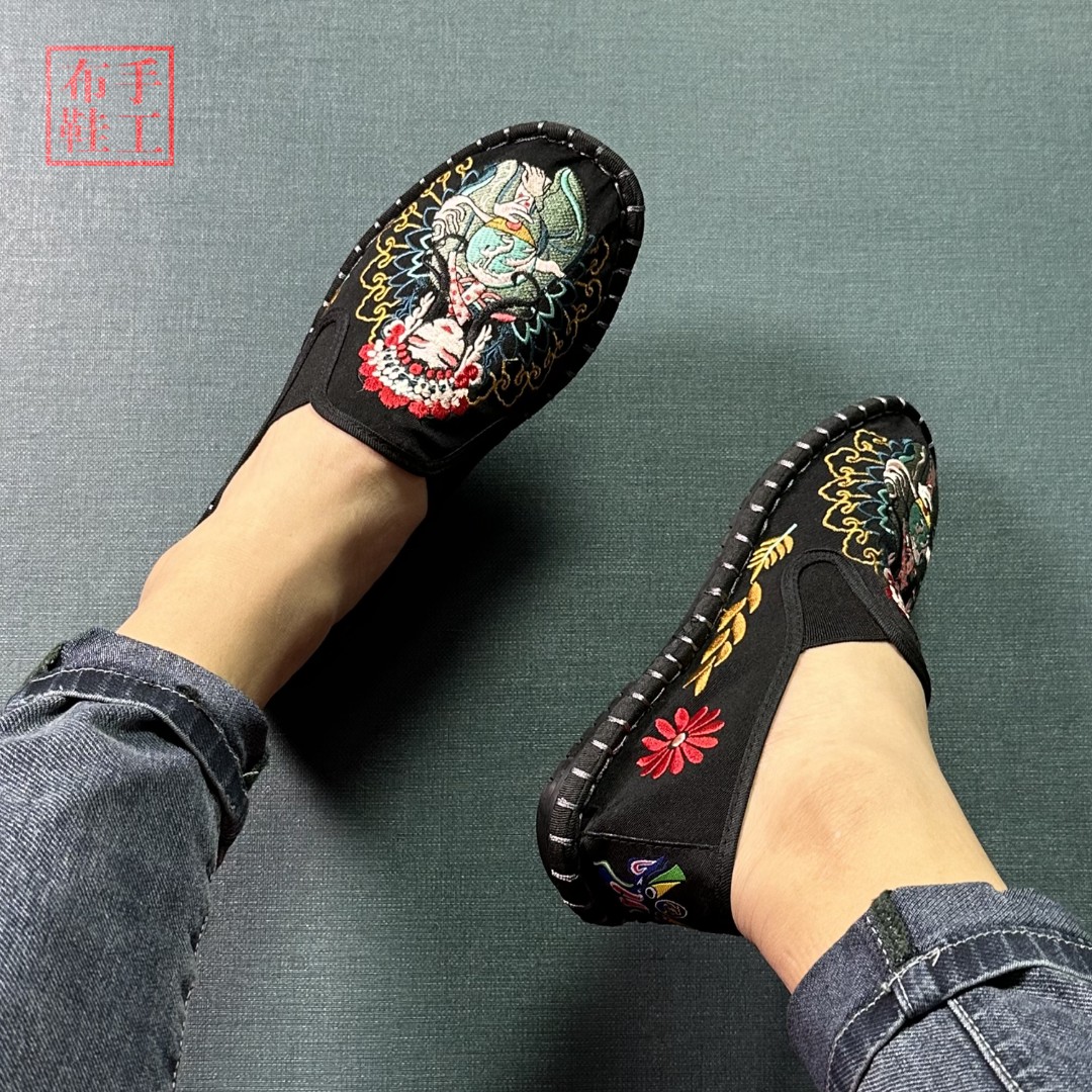 新款老北京布鞋男百搭潮流脸谱刺绣鞋牛筋厚底防滑透气休闲鞋绣花